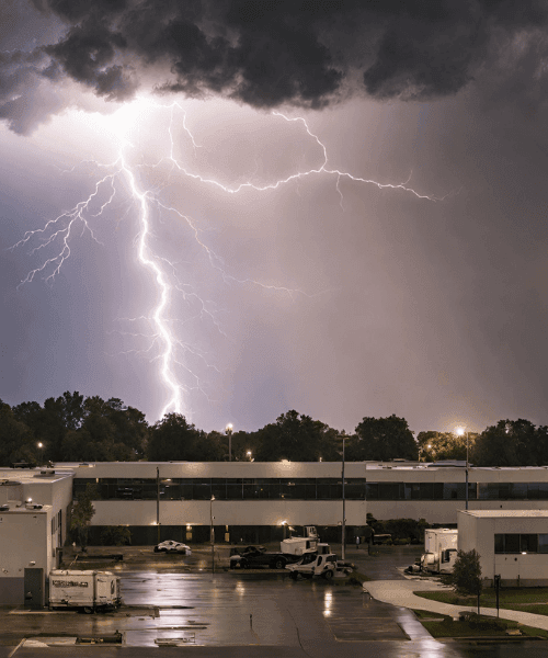 langkah mengurangi risiko terkena petir di tempat kerja