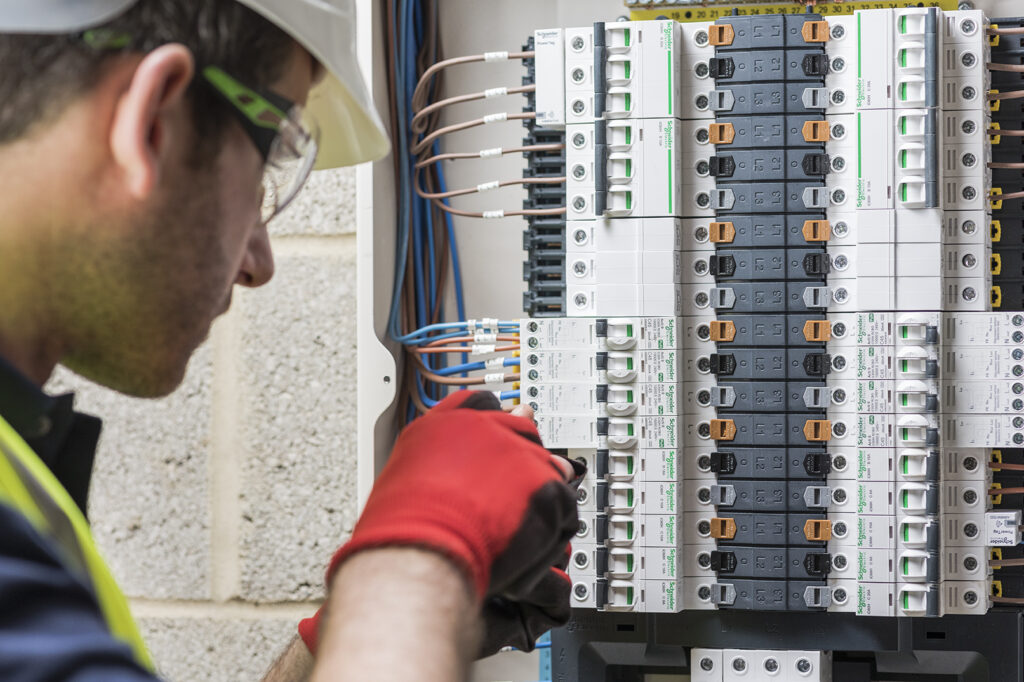 Panel Listrik Outdoor Schneider Electric Acti9 Isobar P