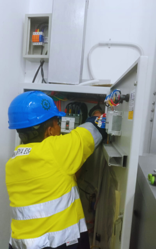 pemasangan box panel listrik outdoor industri