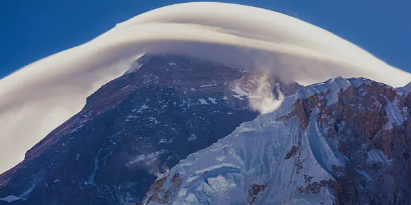 awan lenticular atau awan topi