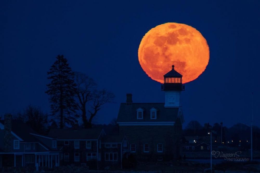 Supermoon di Sungai Thames Inggris (Foto: instagram.com/nugoorisphoto)