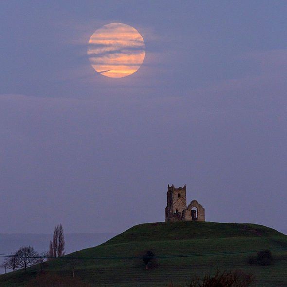 Supermoon di Burrowbright Inggris (Foto: express.co.uk)