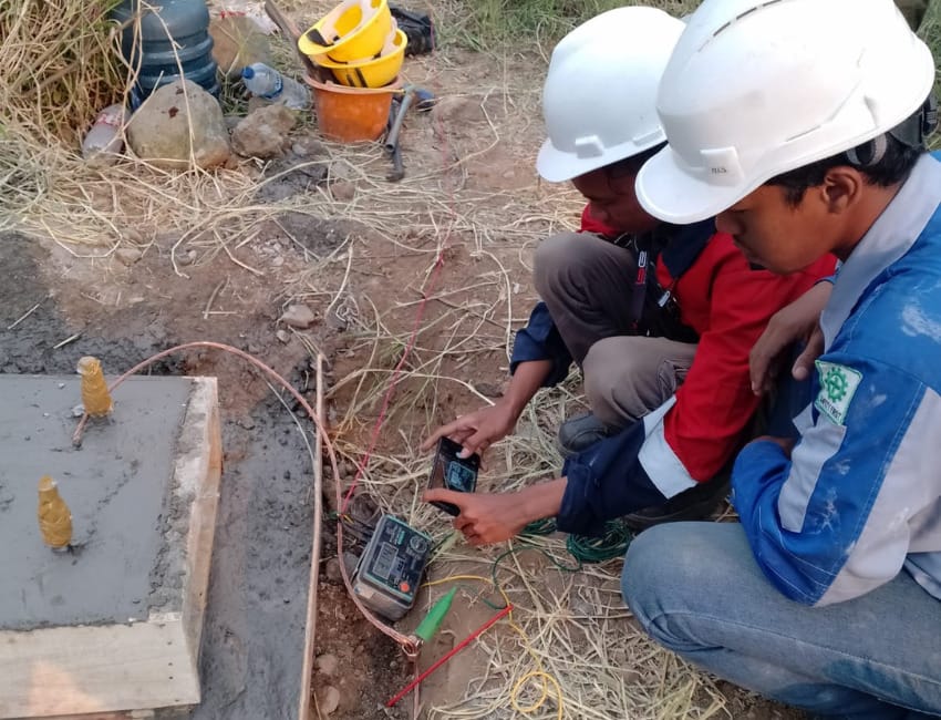 7 jenis APD kelistrikan wajib tahu untuk keselamatan kerja pt sempurna karya esa