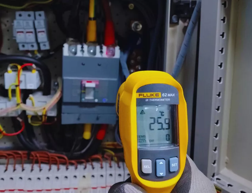 stop kerusakan mendadak ini 5 alasan rumah perlu surge protector device artikel pt sempurna karya esa