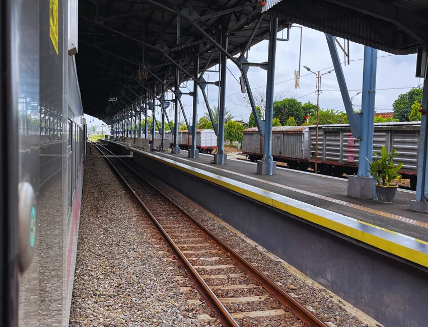 wajib tahu ini 8 efek proteksi petir pada keselamatan stasiun dan sinyal kereta jasa penangkal petir dan grounding